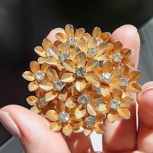 Vintage Hydrangea Pin 🌸